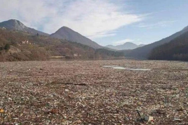 (FOTO) NAJRUŽNIJA SLIKA U SRBIJI: Reka Lim se ne vidi od otpada! Postala je lutajuća DEPONIJA?!