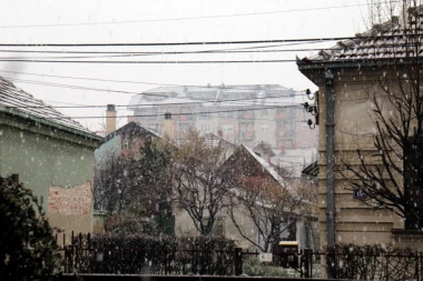 ZIMSKO JUTRO! Hladno i mraz, a uveče sneg i u Beogradu