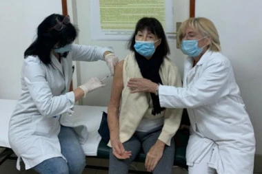 (FOTO) Vakcinisala se kneginja Jelisaveta: Evo koju vakcinu je izabrala