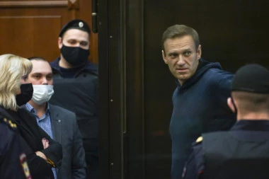 (FOTO) PRVA SLIKA NAVALJNOG IZ ZATVORA: Ruskom opozicionaru zbog neposlušnosti PRETI SAMICA!