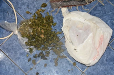 DILER IZA REŠETAKA: Dilovao marihuanu po Subotici, a prilikom zaplene pronađen dokaz da je hteo i KORAK DALJE