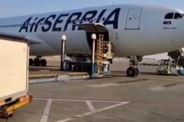 (VIDEO) DIVNA SLIKA IZ PEKINGA: Vakcine za Srbiju su upravo utovarene u avion! Vučić objavio snimak