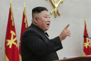 KIM DŽONG UN UDARIO NA BAJDENA: Lider Severne Koreje krenuo Putinovim stopama