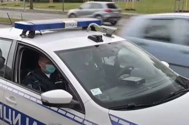 Hapšenje na Novom Beogradu: Saobraćajci zaustavili vozača zbog isteka registracije, pa otkrili nešto što ih je nateralo da mu odmah stave lisice na ruke