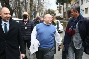 PRVE FOTOGRAFIJE VULETIĆA ISPRED TUŽILAŠTVA: Ovako je bivši potpredsednik Partizana odveden na informativni razgovor u SBPOK!
