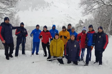 (FOTO) Srpski boks Spartanci brusili formu na planinskom vrhu Evrope!