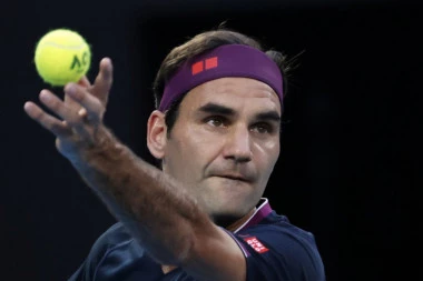 (VIDEO) DRAMA U DUBAIJU: Federer u "klinču" sa navijačem, za sve je kriva KORONA!