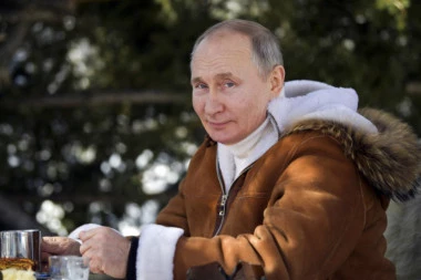 Britanci očarani Putinovim odmorom u tajgi: TREBALO JE DA POZOVE I BAJDENA! Prozivke na račun američkog predsednika samo PLJUŠTE