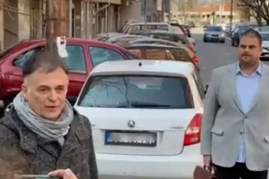 BRANISLAVE, KU*VETINO: Lečić došao da da izjavu, sugrađani ga BRUTALNO VREĐALI! (VIDEO)
