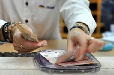 PROSEČNA PLATA U SRBIJI 74. 302 DINARA: Objavljeni podaci za junsku zaradu