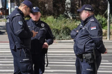 POKOSILA DEVOJČICU NA PEŠAČKOM PA POBEGLA: Uhapšena žena zbog saobraćajke u Beogradu!