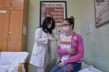 Brnabić: Doneta odluka da Srbija donira još 10.000 vakcina Sarajevu