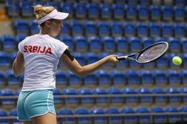 BRAVO! Nina Stojanović PRESLIŠALA domaću teniserku na startu takmičenja u Tokiju!