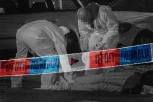 HOROR U VLASOTINCU! Pronađen LEŠ žene pokriven ćebetom, policija traga za DEČKOM iz Makedonije!