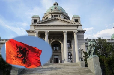 INCIDENT ISPRED SKUPŠTINE: Šiptari pokazivali simbole velike Albanije, policija brzo reagovala