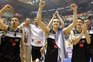 GROBARI U DELIRIJUMU: Reprezentativac Srbije se na leto VRAĆA u Partizan?