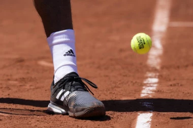NOVA SENZACIJA U PARIZU: Sedmi teniser sveta ISPAO sa Rolan Garosa