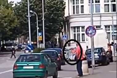 (VIDEO) E, OVO STVARNO JOŠ NISMO VIDELI U SRBIJI! Pogledajte samo sa kakvom "prikolicom" je ovaj Požarevljanin izašao u saobraćaj!