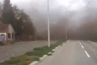 (VIDEO) STRAVIČNE SCENE U ČEŠKOJ: Tornado bacao automobile na kuće, vetar rušio krovove, Slovačka i Austrija šalju spasioce