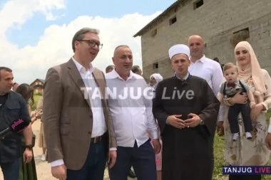 (VIDEO) PREDSEDNIK SRBIJE POSETIO SELO BUČE: Obišao radove na džamiji i razgovarao sa narodom