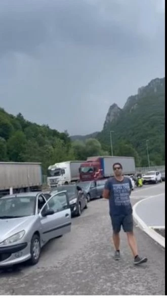 (VIDEO, FOTO) PRVO NESTALA STRUJA, A POTOM PAO I SISTEM NA GOSTUNU! Kilometarski redovi na ulasku u Srbiju!