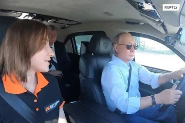 ONO KAD TE PROVOZA PUTIN LIČNO! Ruski predsednik je sa njom bio u automobilu, rekla mu je sve što misli (VIDEO)