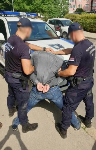 LETELE STOLICE, SEVALE PESNICE: Muškarac povređen u kafanskoj tuči u Vrnjačkoj Banji