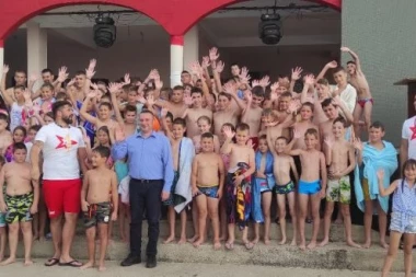 Održan prvi trening škole plivanja i vaterpola u Gračanici!