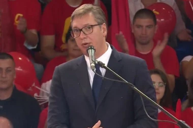 (VIDEO) Predsednik Srbije na svečanosti Pokreta socijalista! VUČIĆ PORUČIO: Samo sam ja napadaniji od Vulina!