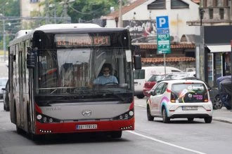 PROMENE U REŽIMU SAOBRAĆAJA: Zbog radova u Glavnoj ulici vozila gradskog prevoza idu izmenjenom trasom