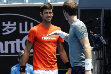 NOVAČE, KAKO SE USUĐUJEŠ?! Endi Mari neočekivano NAPAO ĐOKOVIĆA, a razlog je RODŽER FEDERER!