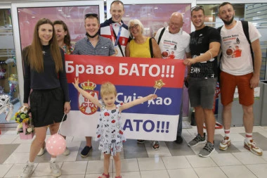 (FOTO) HEROJ VELIKOG SRCA STIGAO U BEOGRAD: Ljudi kažu Srbija do Tokija, ali Srbija je Srbija!