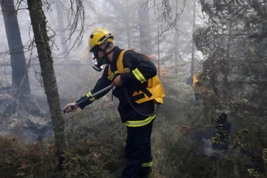 PROGLAŠENA VANREDNA SITUACIJA U BORU: Požar na deponiji divlja Više od 72 sata