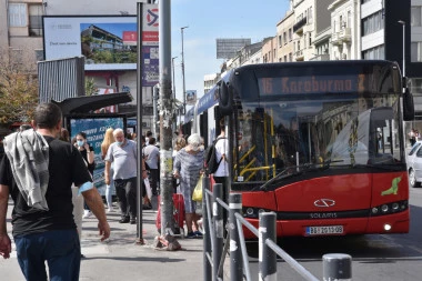 UŽAS U ŽARKOVU: Žena opljačkana u gradskom autobusu, napadač koristio NOŽ!
