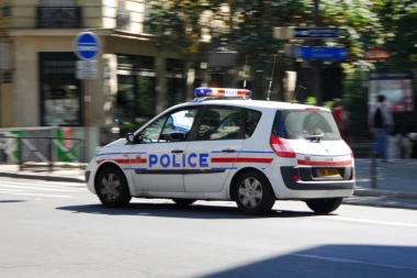 FATALNI OKRŠAJ POLICIJE I SUDANCA U 19. ARONDISMANU: Policija u Parizu usmrtila muškarca koji je pretio kuhinjskim nožem!