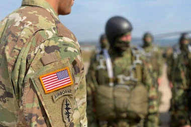 RAT U VAZDUHU! Pentagon rešio da duplira udarne snage oko Irana