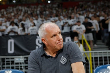NEUMORNI ŽOC: Trener Partizana ne časi ni časa, stigao je da obraduje i navijače! (FOTO)