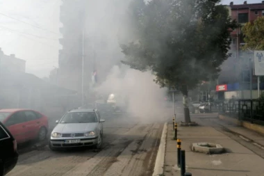 ALBANIAN TERROR IN KOSOVO AND METOHIJA: Explosion in Kosovska Mitrovica, police use SHOCK bombs and tear gas! Drama!