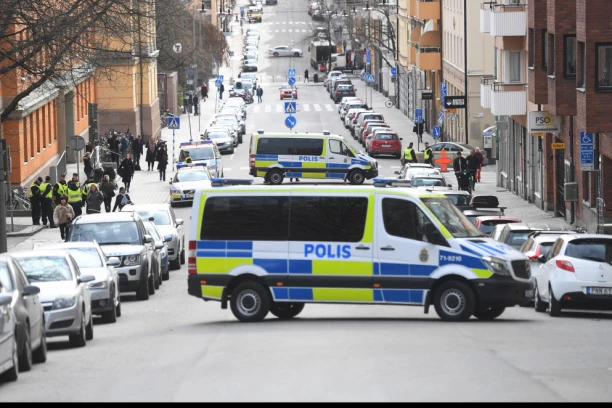 MUŠKARAC NASRNUO NA ŽENE, POLICIJA GA UPUCALA: Jeziva scena u Švedskoj!