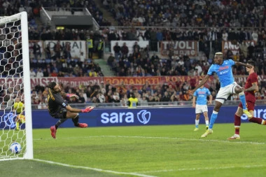 NULA U DERBIJU SERIJE A: Roma je imala sreće protiv Napolija, Murinjo zaradio crveni (VIDEO)