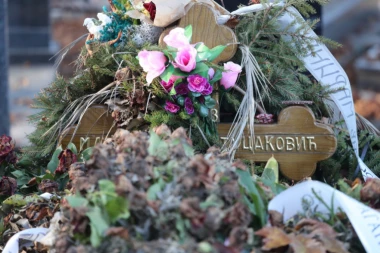 40 DANA OD SMRTI MARINE TUCAKOVIĆ: Na Novom groblju MUK I TIŠINA, danas Laća otkriva sve TAJNE ESTRADE? (FOTO)