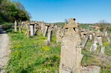Pronađen leš muškarca (38) u Leskovcu! Preminuo na groblju!