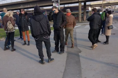 NEZAKONITA BLOKADA PUTEVA: Lažni ekolozi i strani plaćenici napravili haos u Srbiji (VIDEO)