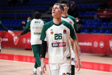 MASTERY FROM ACROSS THE COURT: Nedović scored the MOST SPECTACULAR field goal ever! (VIDEO)