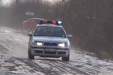 PRONAĐEN MUŠKARAC SA PROMRZLINAMA KOD BUGARSKE GRANICE: Granična policija spasila čoveka koji je pao sa traktora