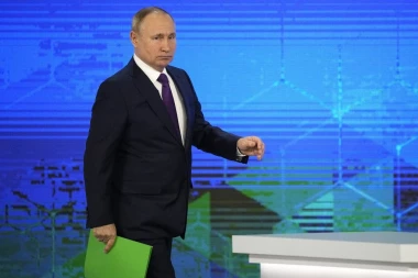 TAJNA Putinove desne RUKE i hodanja: Teška bolest ili kako Rusi tvrde navika zbog SUROVE OBUKE?