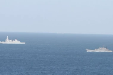 UZBUNA U LONDONU! Tri ruska ratna broda u Lamanšu! (FOTO)