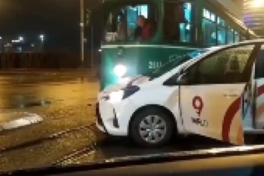 OTKUD TRAMVAJ NA ŠINAMA? Ovo će se tek prepričavati, izjava vozača je urnebesna - cirkus u Beogradu (VIDEO)
