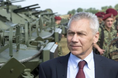 SRBIJA IZMEĐU DVE VATRE! Zapad nas tera u rat, Moskva predlaže otvaranje vojne baze: Ruski ambasador "ima rešenje"!