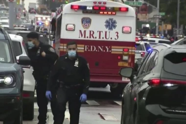 HOROR U NJUJORKU: Pucnjava u metrou u Bruklinu, ima povređenih! DA LI JE U PITANJU TERORISTIČKI NAPAD?! (UZNEMIRUJUĆI VIDEO)